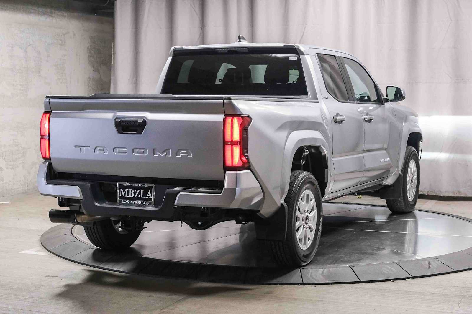 Used 2025 Toyota Tacoma SR5 RWD image 4
