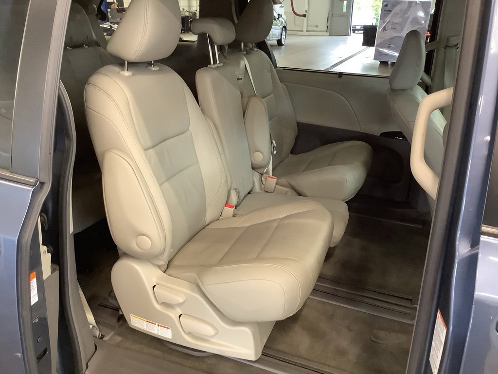 Used 2015 Toyota Sienna XLE FWD image 15