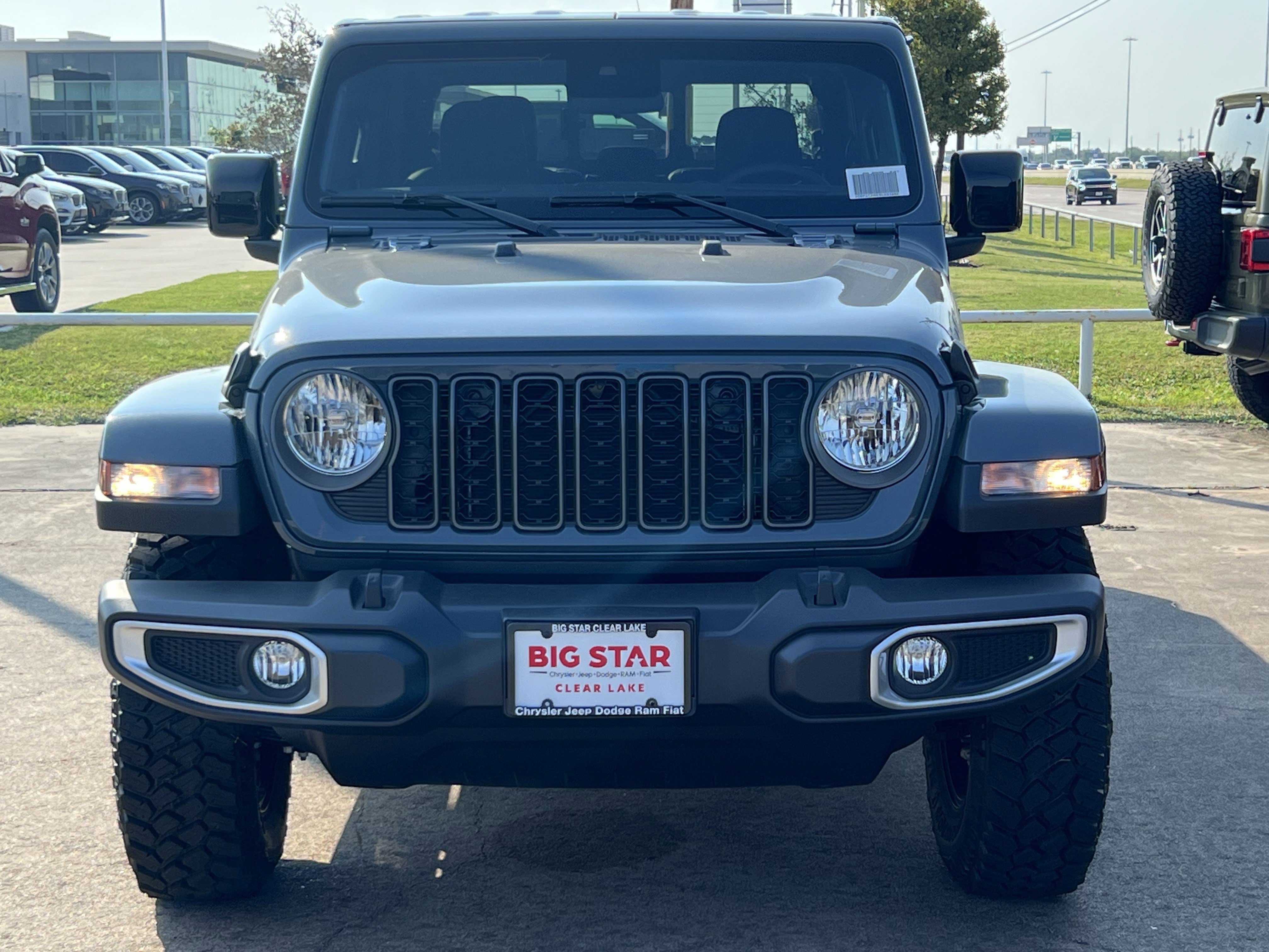 New 2025 Jeep Gladiator Sport image 7