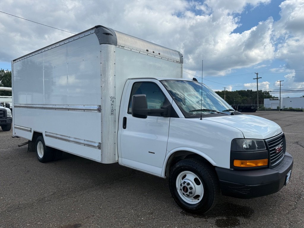 Used 2020 GMC Savana 3500 Extended w/ Driver Convenience Package image 3