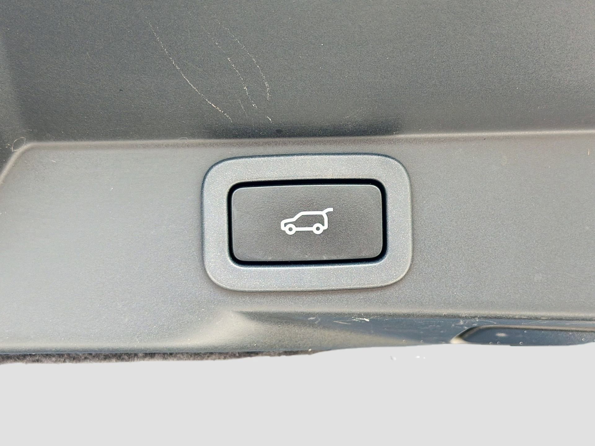 Used 2020 Land Rover Range Rover Sport SVR image 14