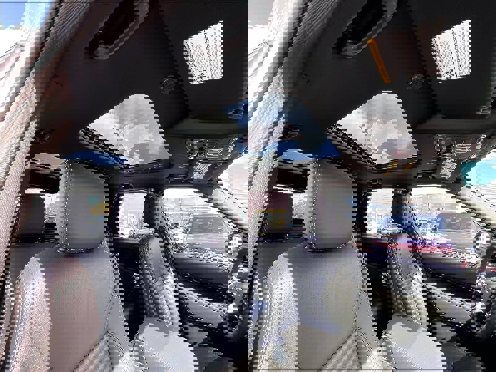 Used 2025 Land Rover Discovery S image 23