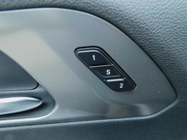 Used 2025 Chrysler Pacifica Select w/ Uconnect Theater Family Group image 27