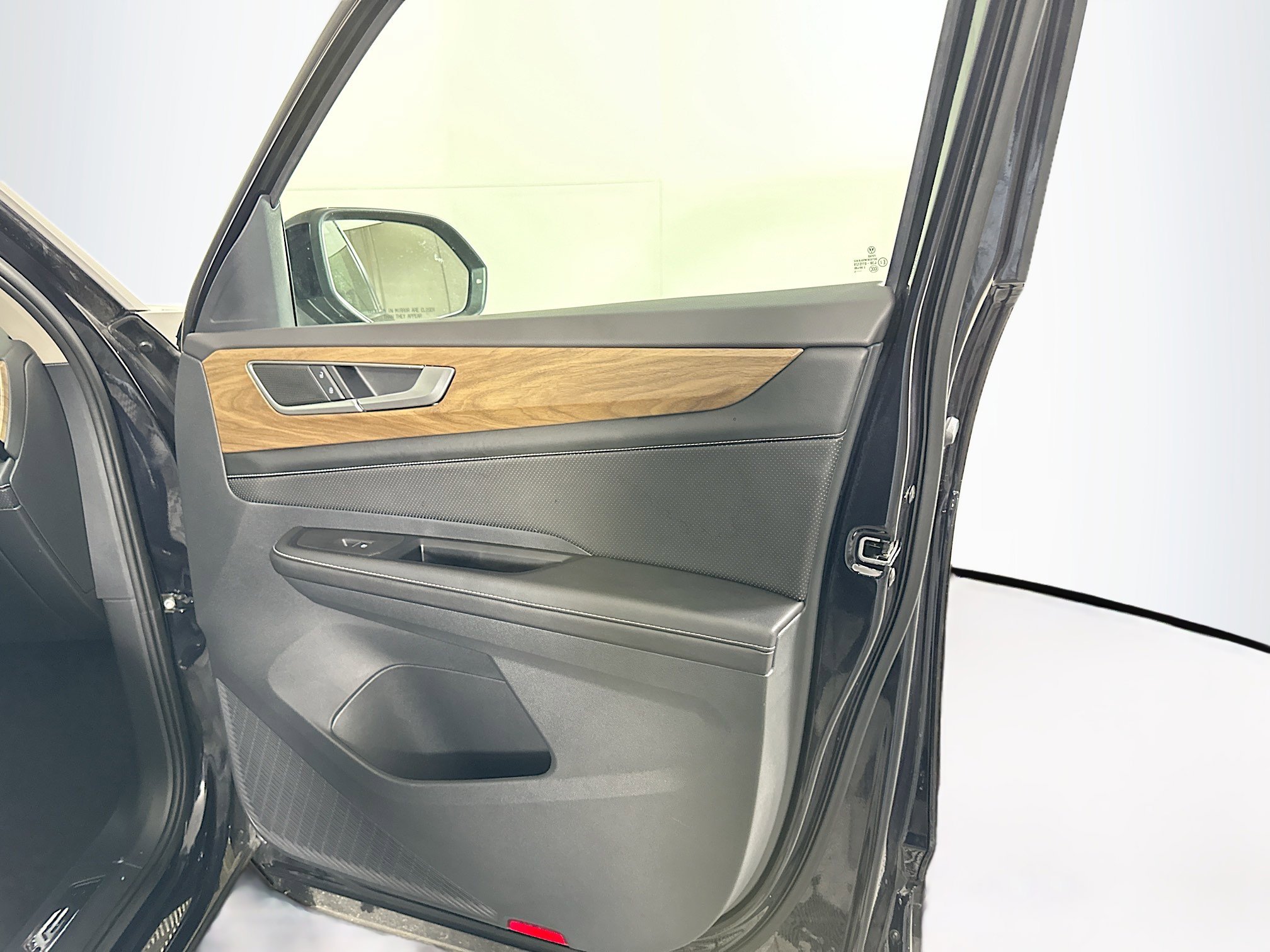 Used 2024 Volkswagen Atlas SE image 35