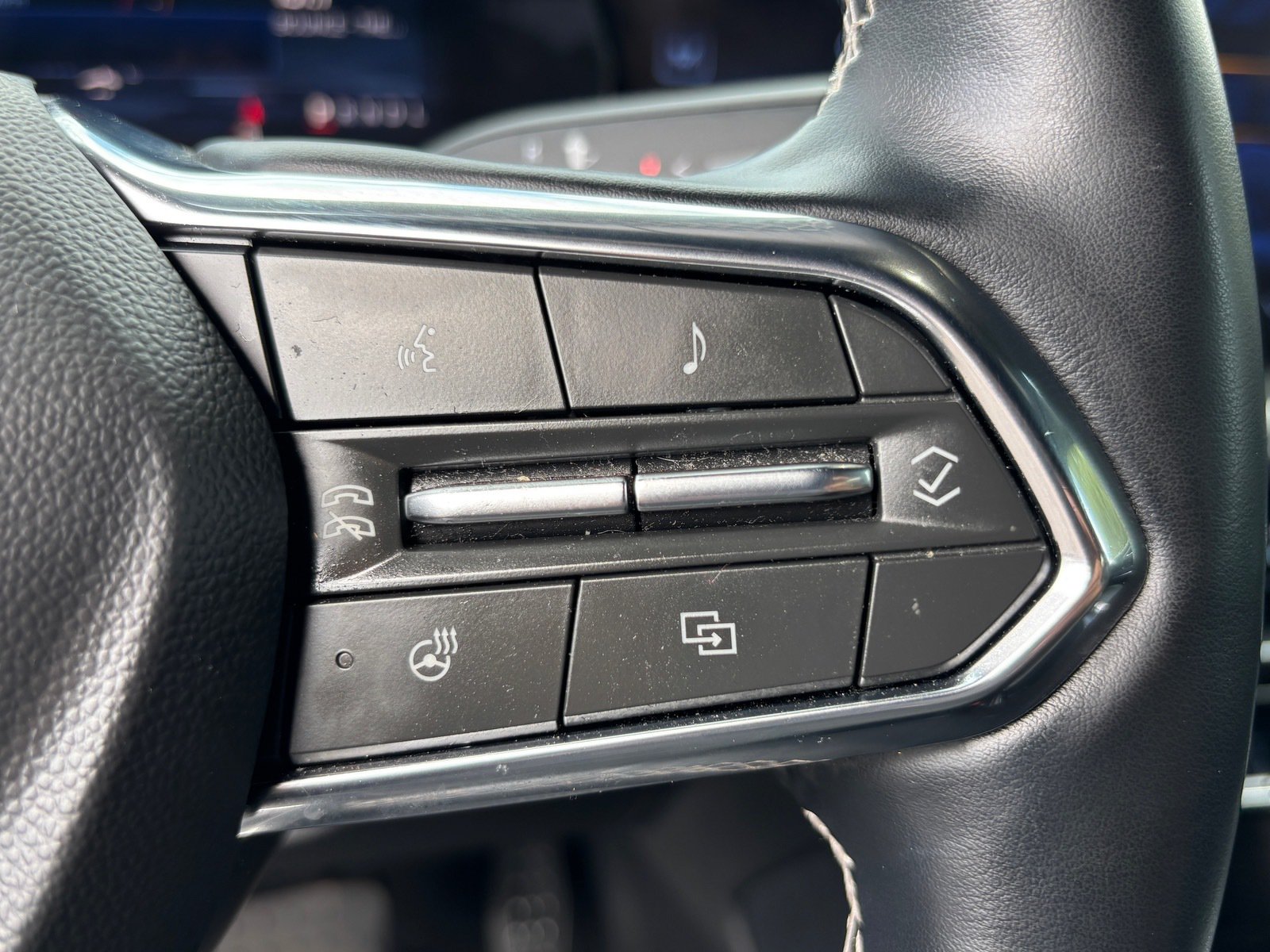 Used 2025 Chevrolet Traverse LT AWD/4WD image 23