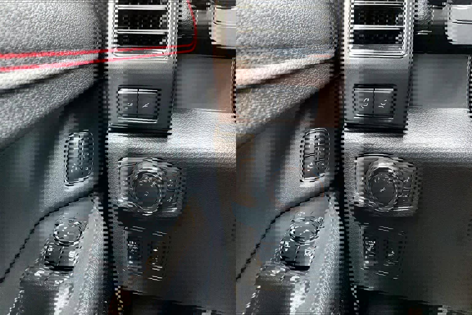 Used 2019 Ford Expedition Max Limited w/ Equipment Group 303A AWD/4WD image 33