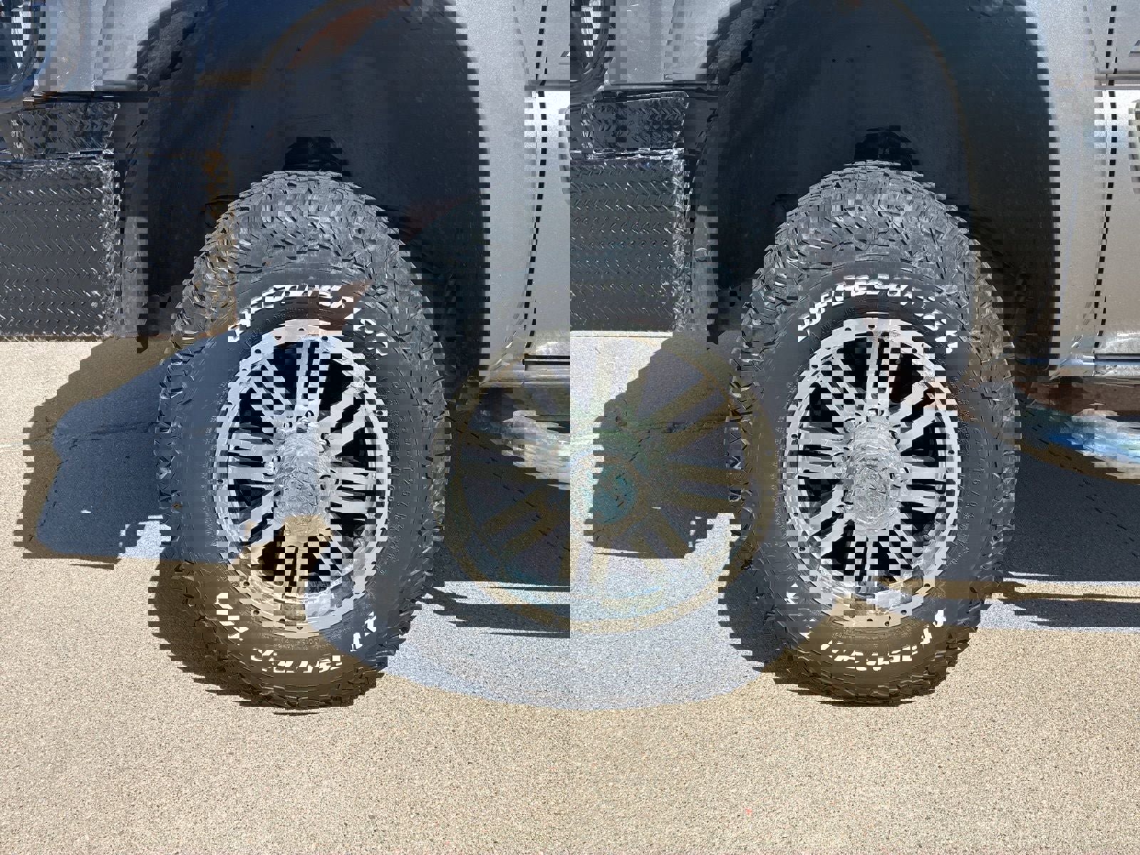 Used 2006 Chevrolet Silverado 2500 LT w/ Heavy-Duty Power Package image 11