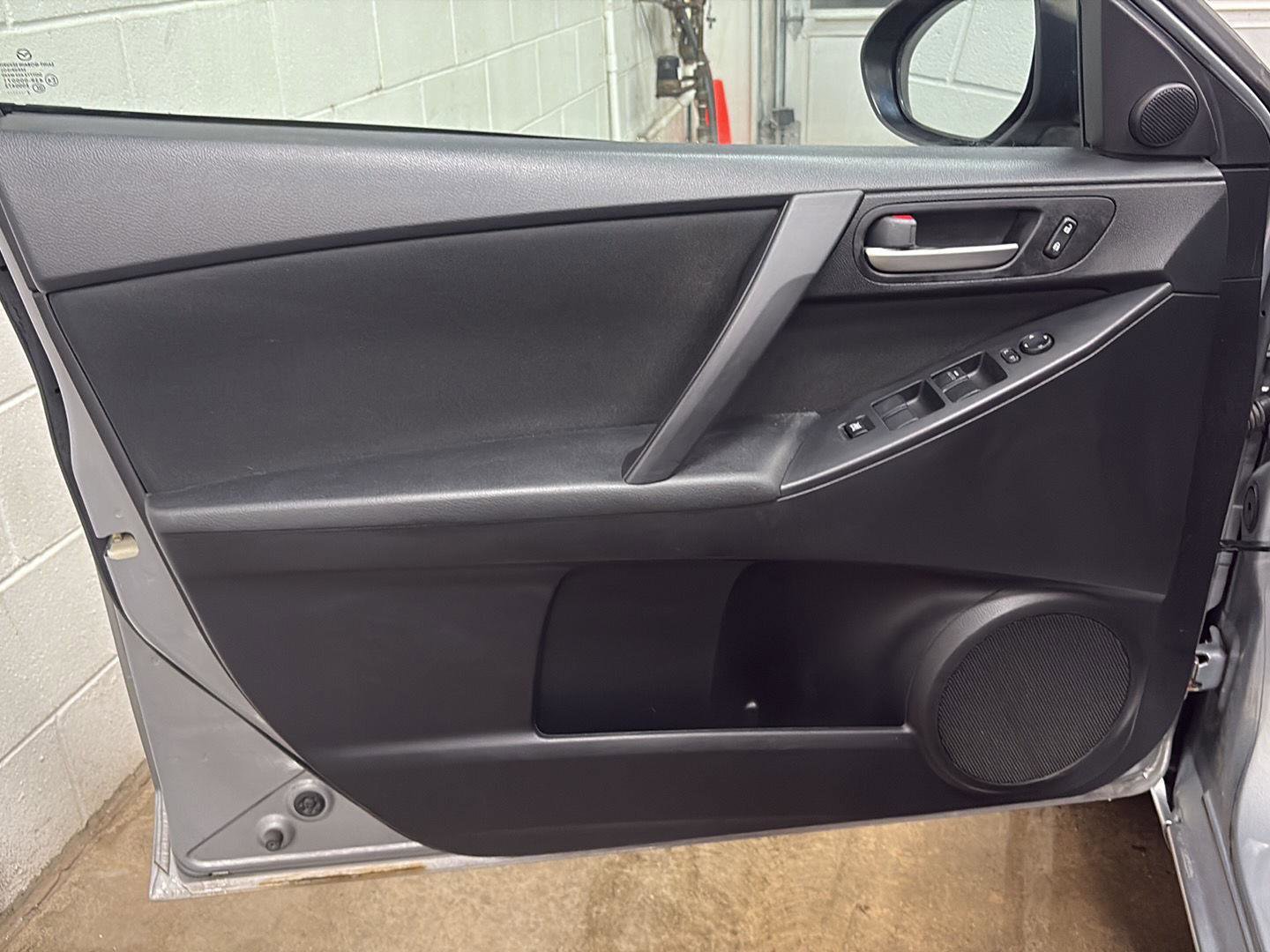 Used 2013 MAZDA MAZDA3 i Touring image 5