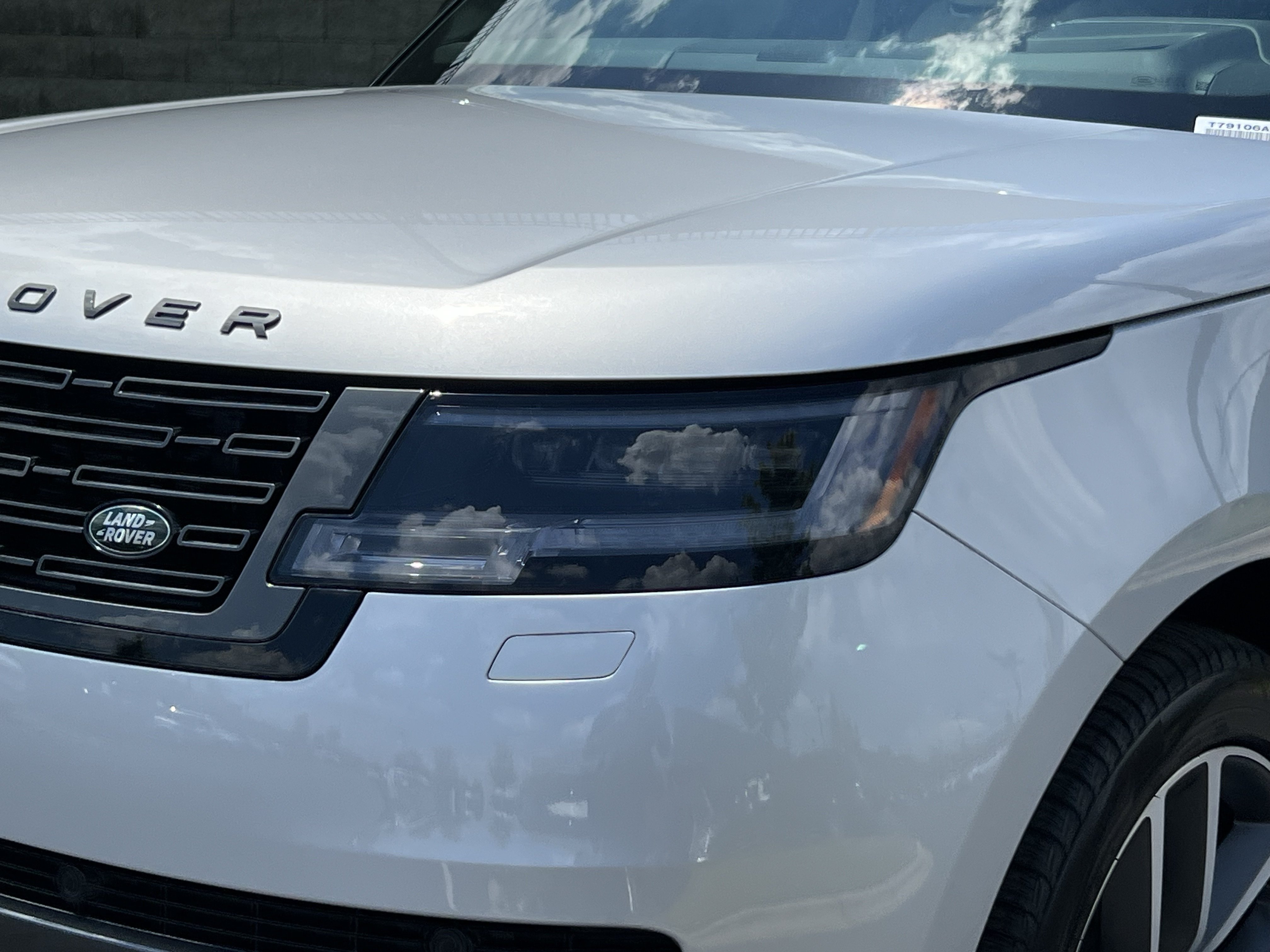 Certified 2025 Land Rover Range Rover SE AWD/4WD image 12