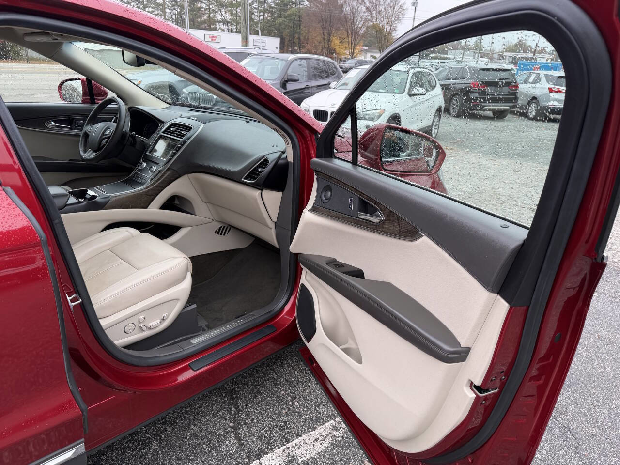 Used 2018 Lincoln MKX Reserve w/ Driver Assistance Package image 18