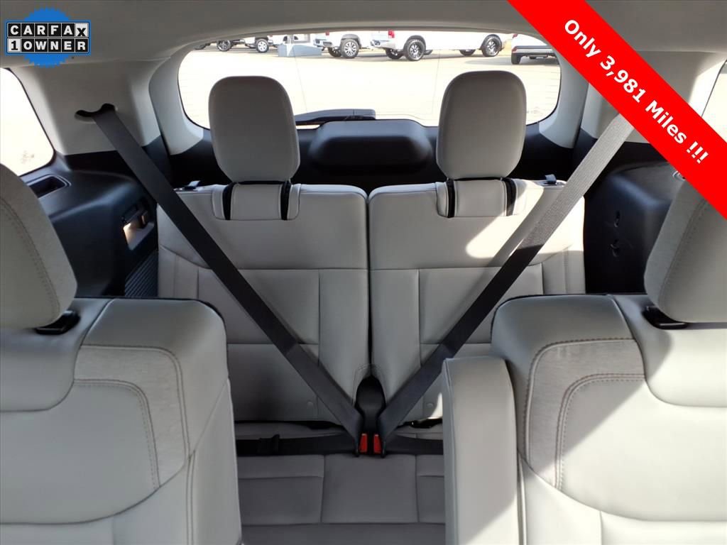 Used 2025 Ford Explorer Active w/ Active Comfort Package image 18