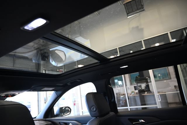 New 2027 Chevrolet Traverse LT w/ Sun and Wheel Package FWD image 21