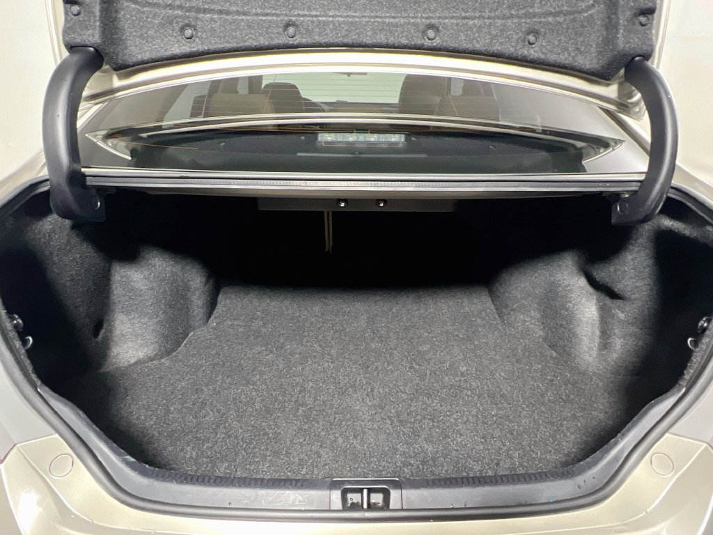 Used 2017 Toyota Camry XLE FWD image 31