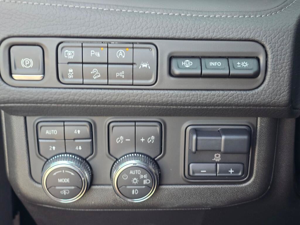 Used 2024 GMC Yukon Denali w/ Denali Reserve Package AWD/4WD image 42