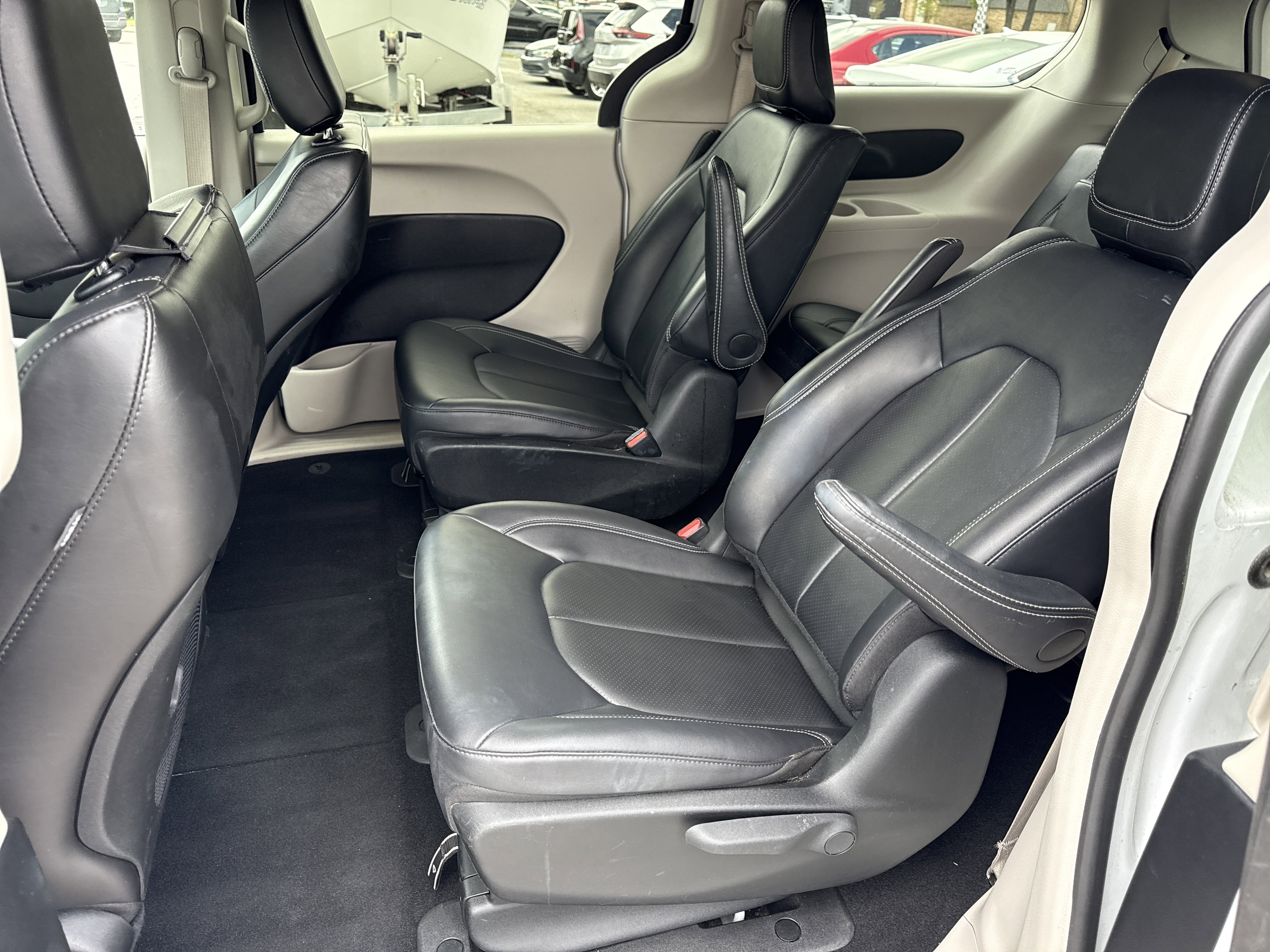 Used 2024 Chrysler Pacifica Select image 7