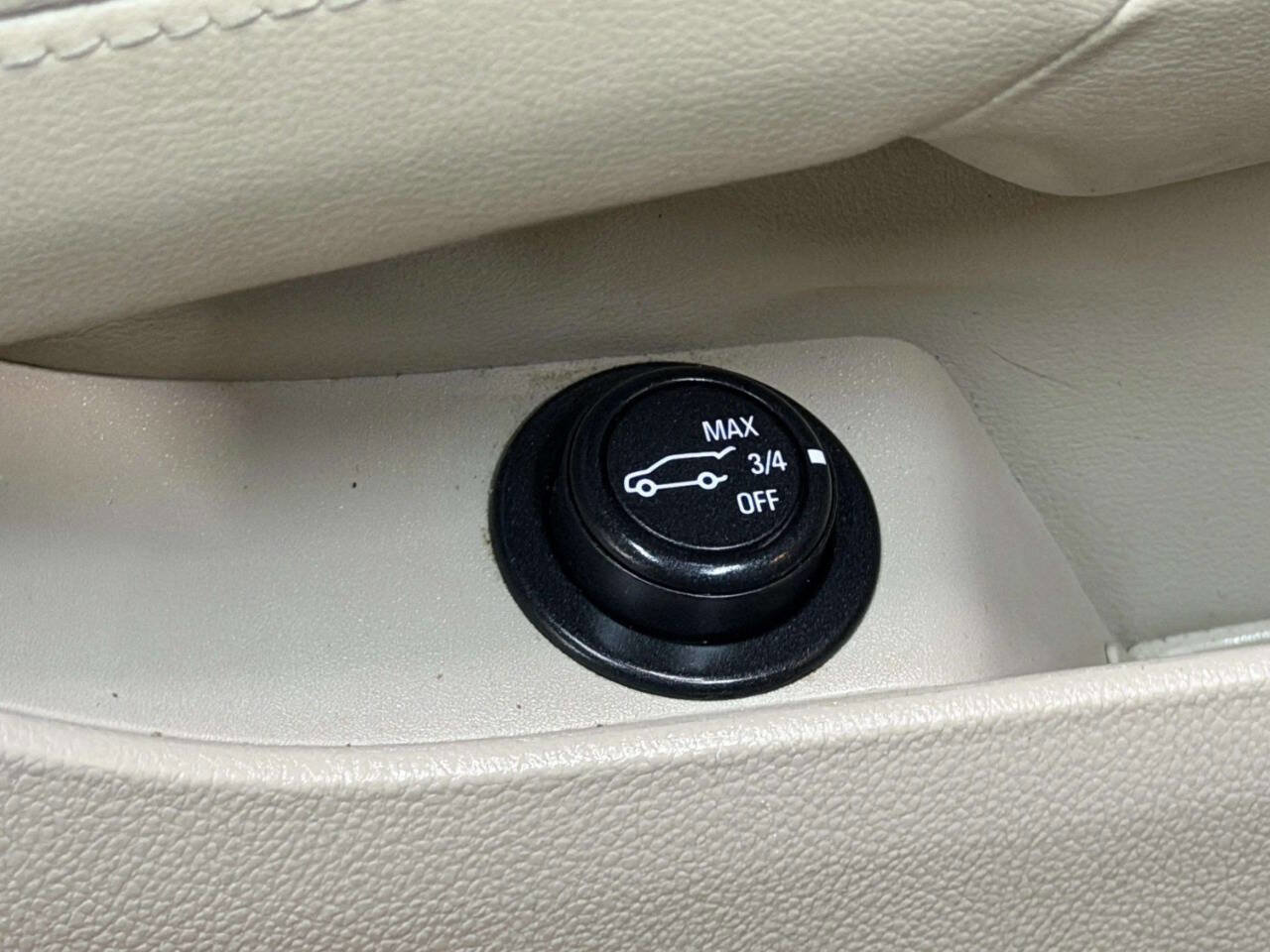 Used 2015 Cadillac SRX Luxury w/ Driver Awareness Package image 17