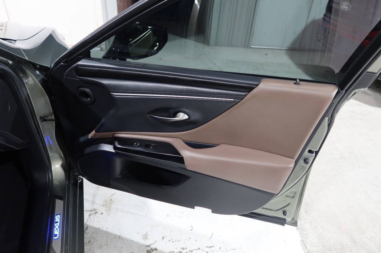 Used 2025 Lexus ES 300h w/ Premium Package FWD image 28