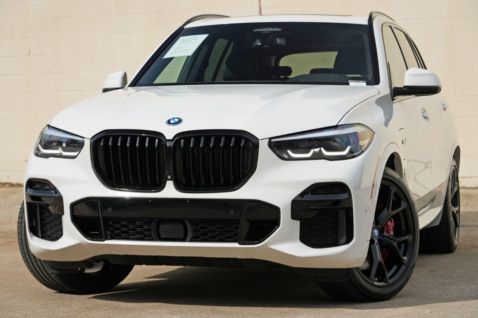 Used 2022 BMW X5 xDrive45e w/ M Sport Package AWD/4WD image 3