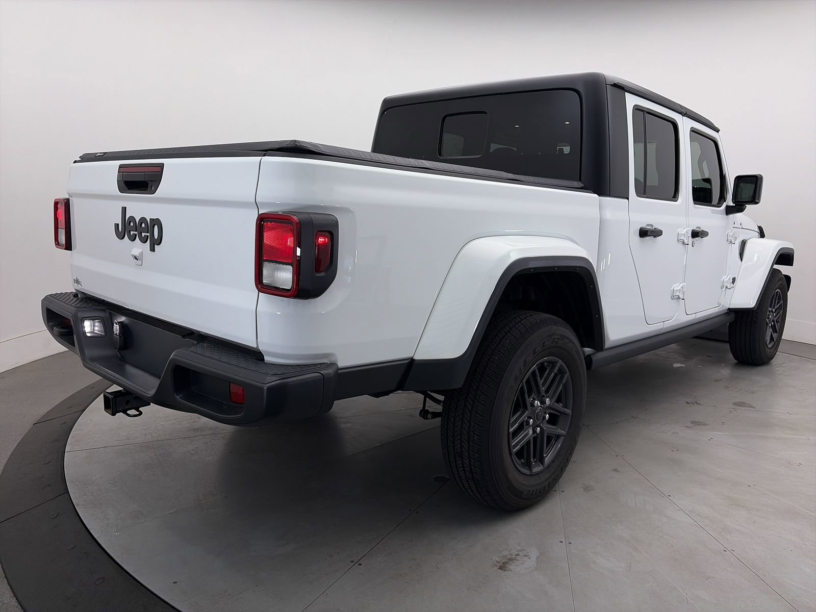 Used 2024 Jeep Gladiator Sport image 15