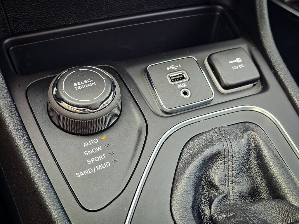 Certified 2022 Jeep Cherokee Latitude Lux AWD/4WD image 27