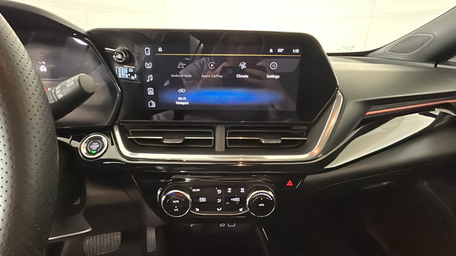 Used 2024 Chevrolet Trax RS w/ Driver Confidence Package FWD image 28