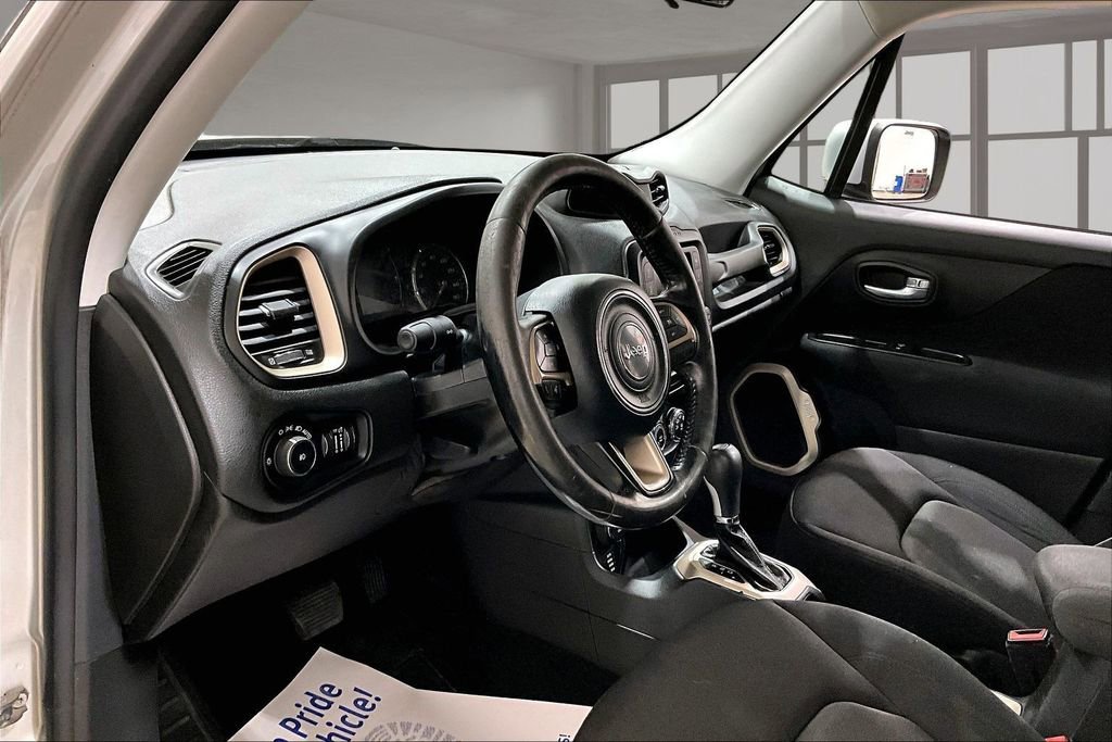 Used 2016 Jeep Renegade Latitude AWD/4WD image 14