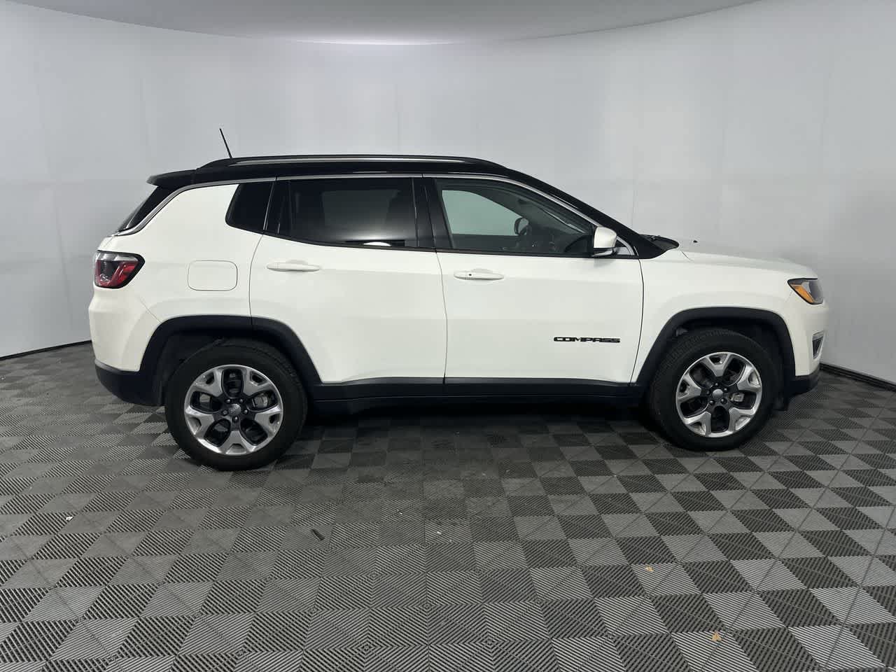 Used 2020 Jeep Compass Limited AWD/4WD image 9