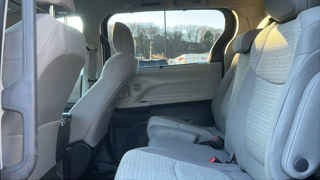 Certified 2022 Toyota Sienna LE image 17
