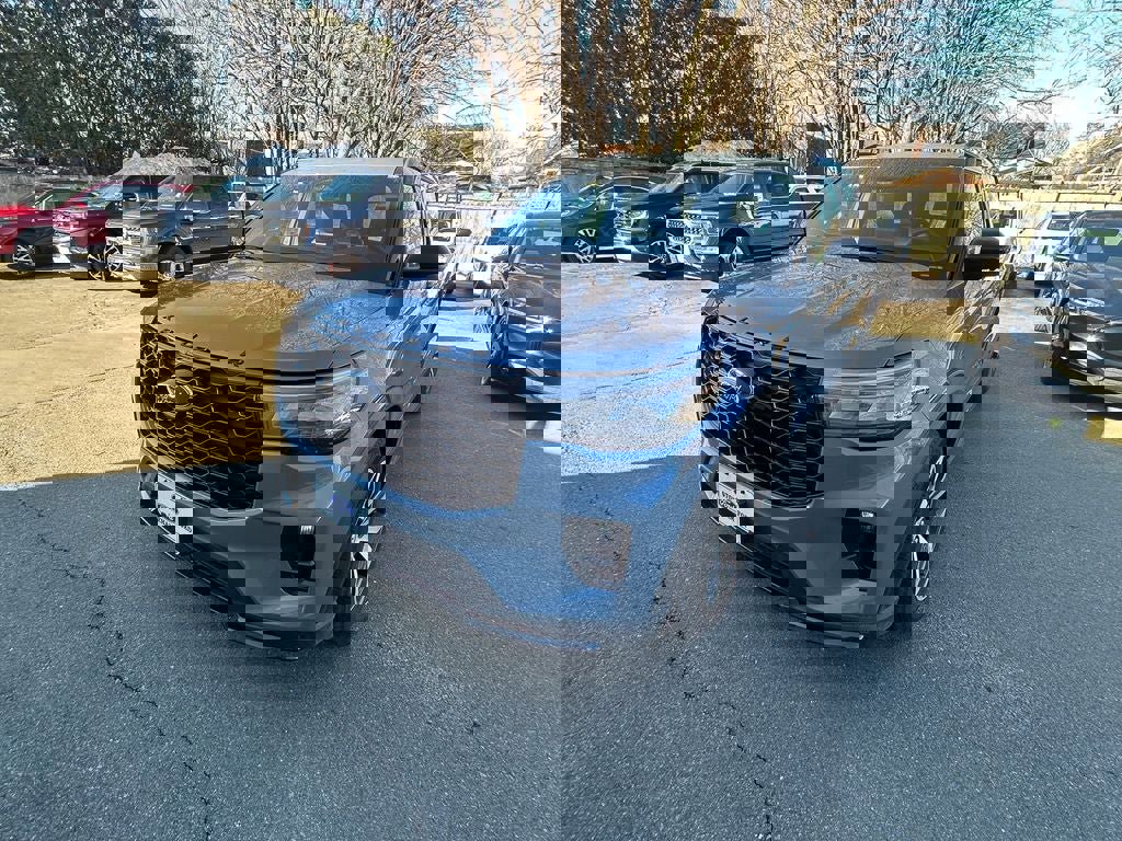 Used 2025 Ford Explorer ST-Line image 3