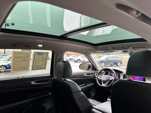 Used 2024 Volkswagen Atlas SEL Premium R-Line image 21