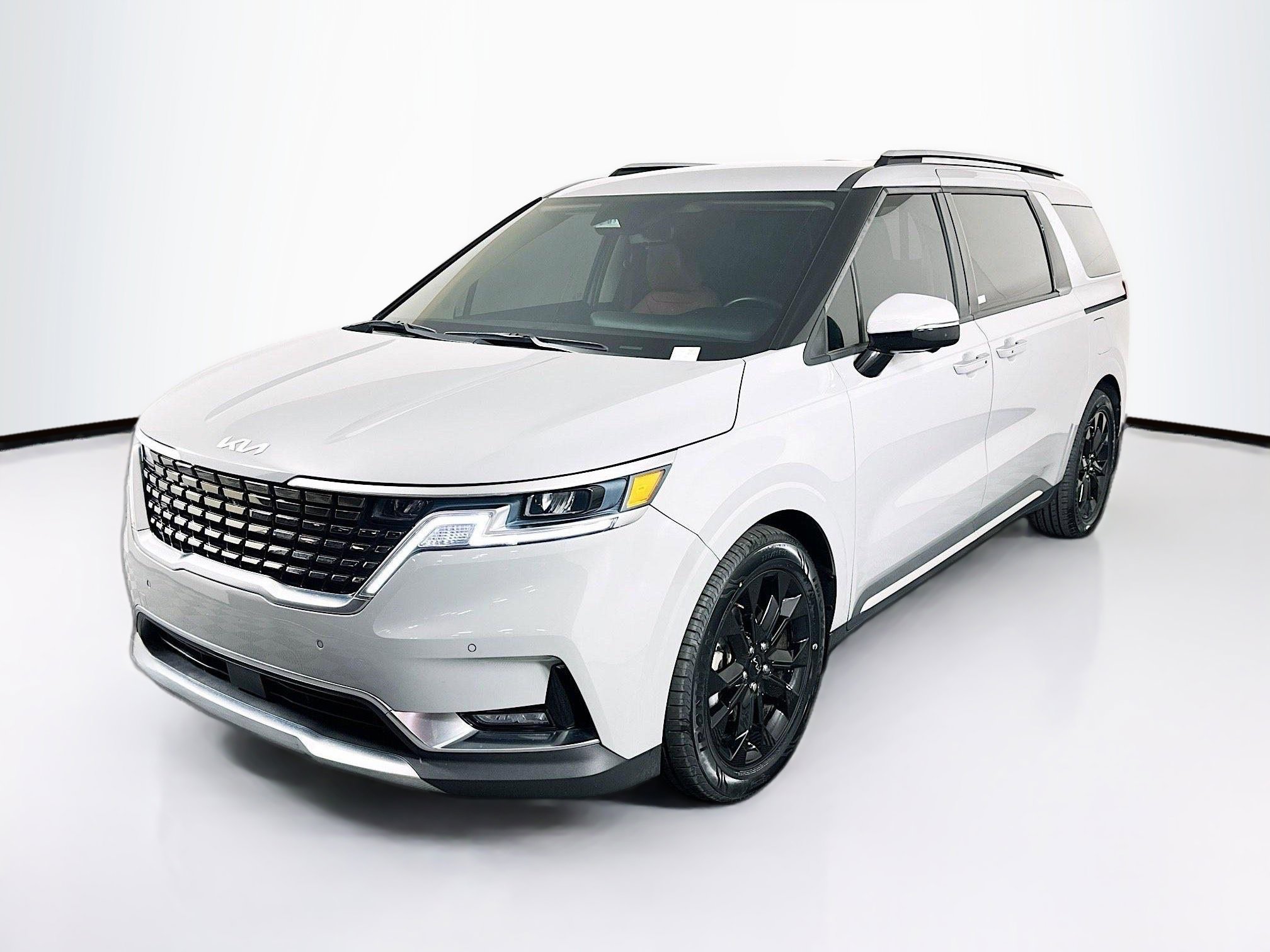 Used 2022 Kia Carnival SX image 3