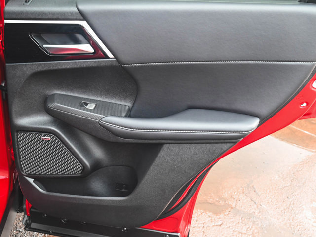 New 2025 Mitsubishi Outlander SE image 13