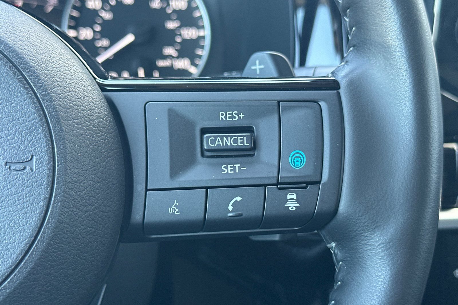 Certified 2025 Nissan Pathfinder SL FWD image 30