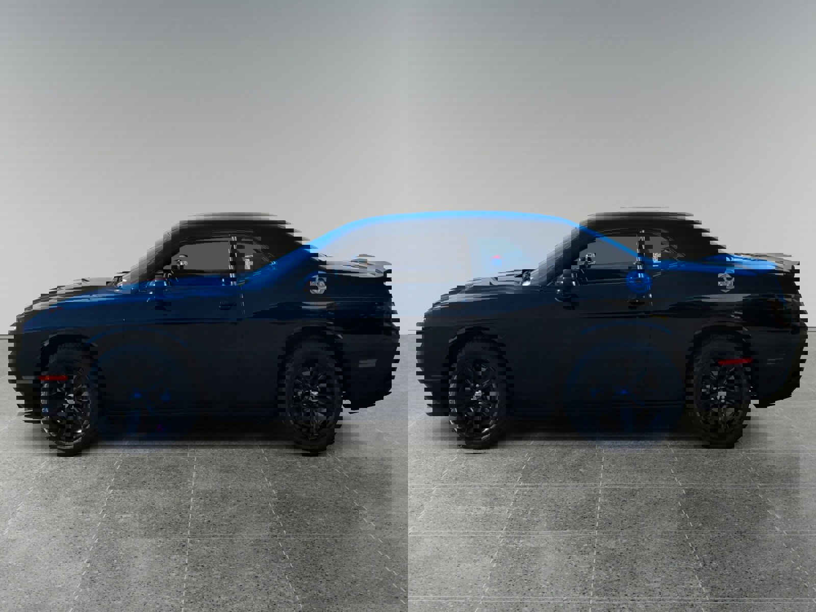 Used 2023 Dodge Challenger SXT image 3