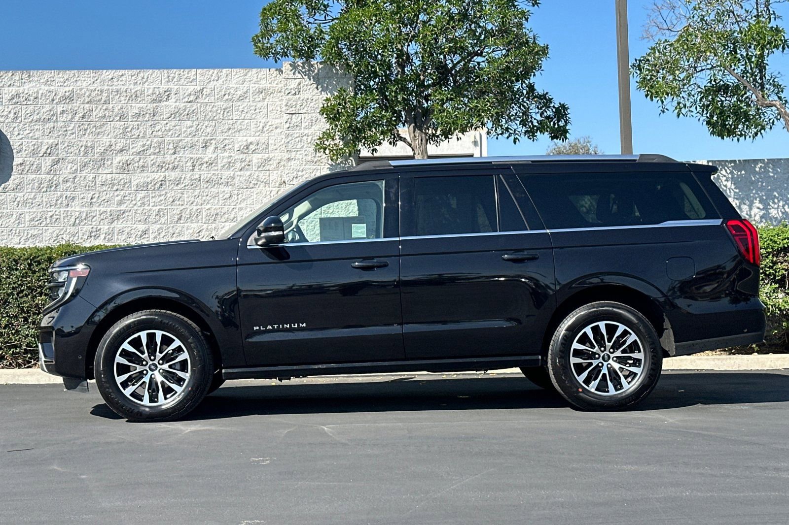 Used 2025 Ford Expedition Max Platinum image 7