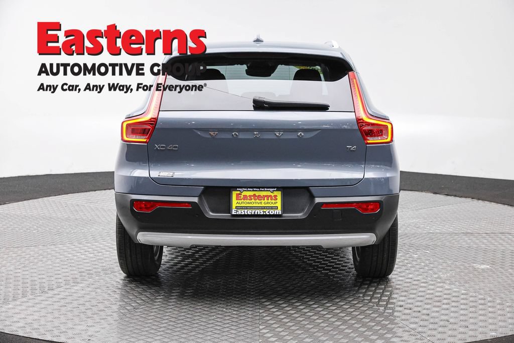 Used 2021 Volvo XC40 T4 Momentum FWD image 6
