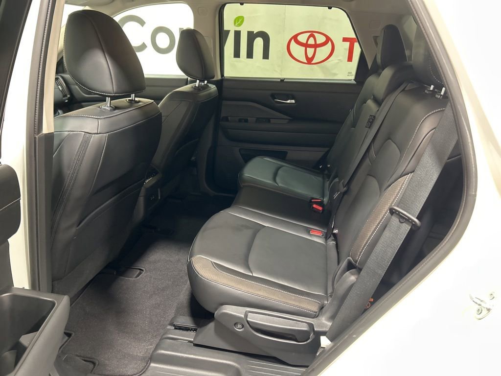 Used 2023 Nissan Pathfinder SL image 25