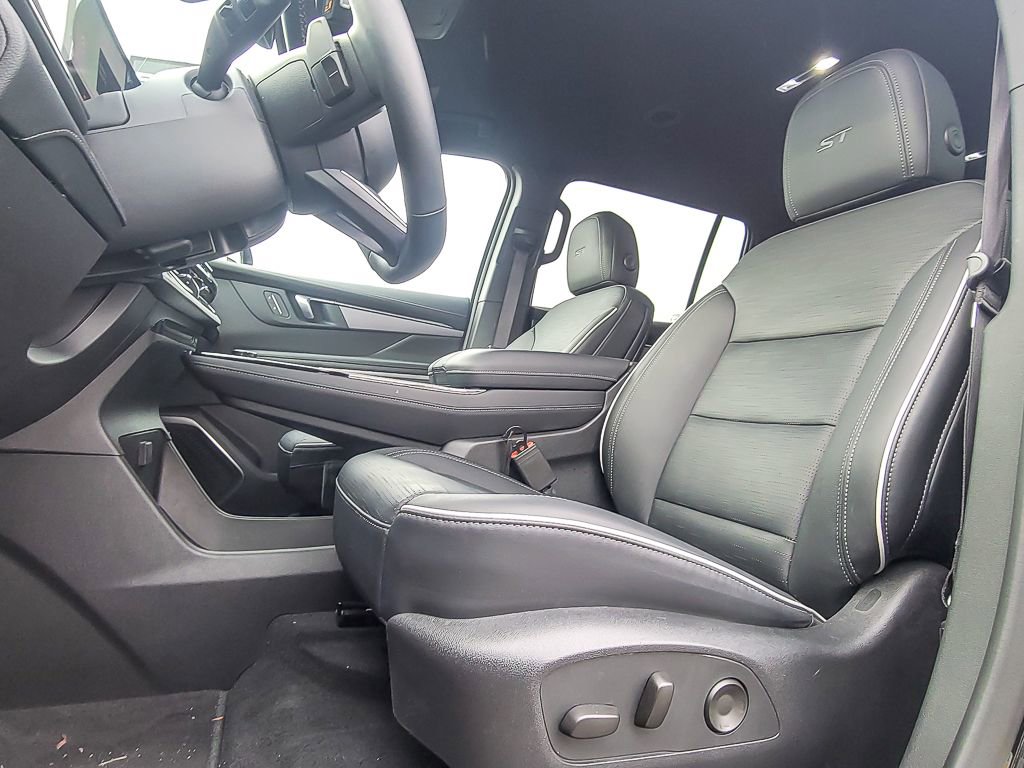 Used 2025 Buick Enclave Sport Touring image 6