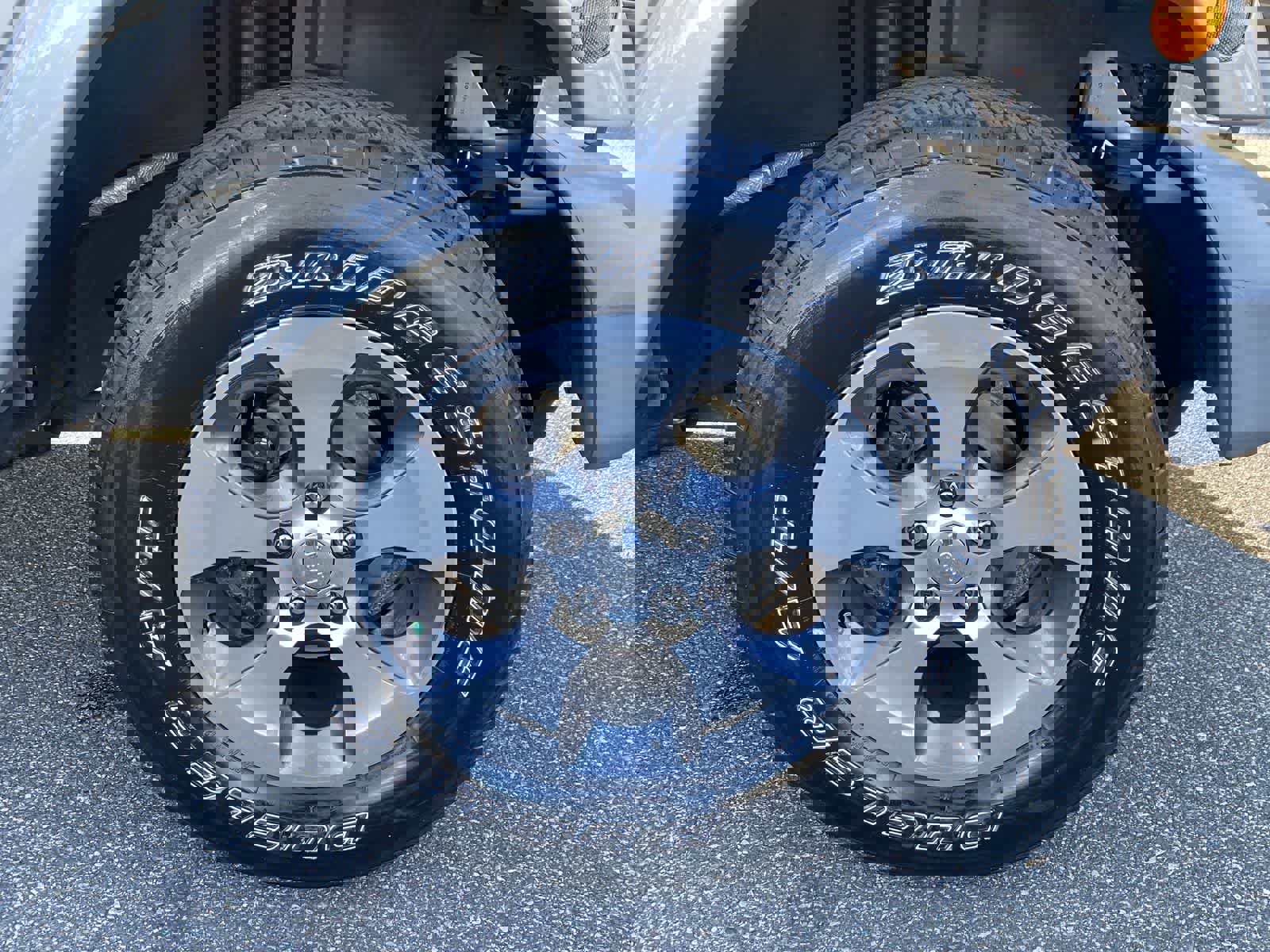 Used 2016 Jeep Wrangler Unlimited Sahara w/ Connectivity Group image 17