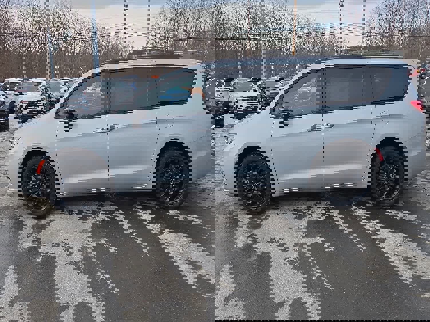 New 2026 Chrysler Pacifica Select w/ S Appearance Package image 7