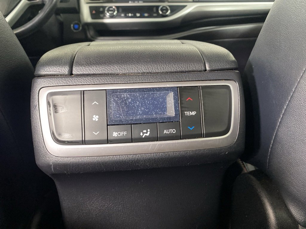 Used 2019 Toyota Highlander SE image 30