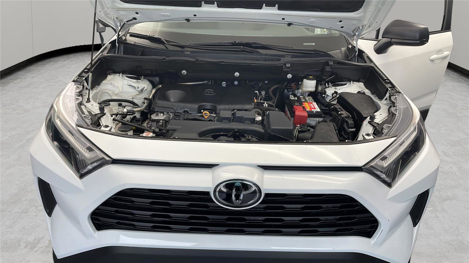 Used 2023 Toyota RAV4 LE FWD image 9
