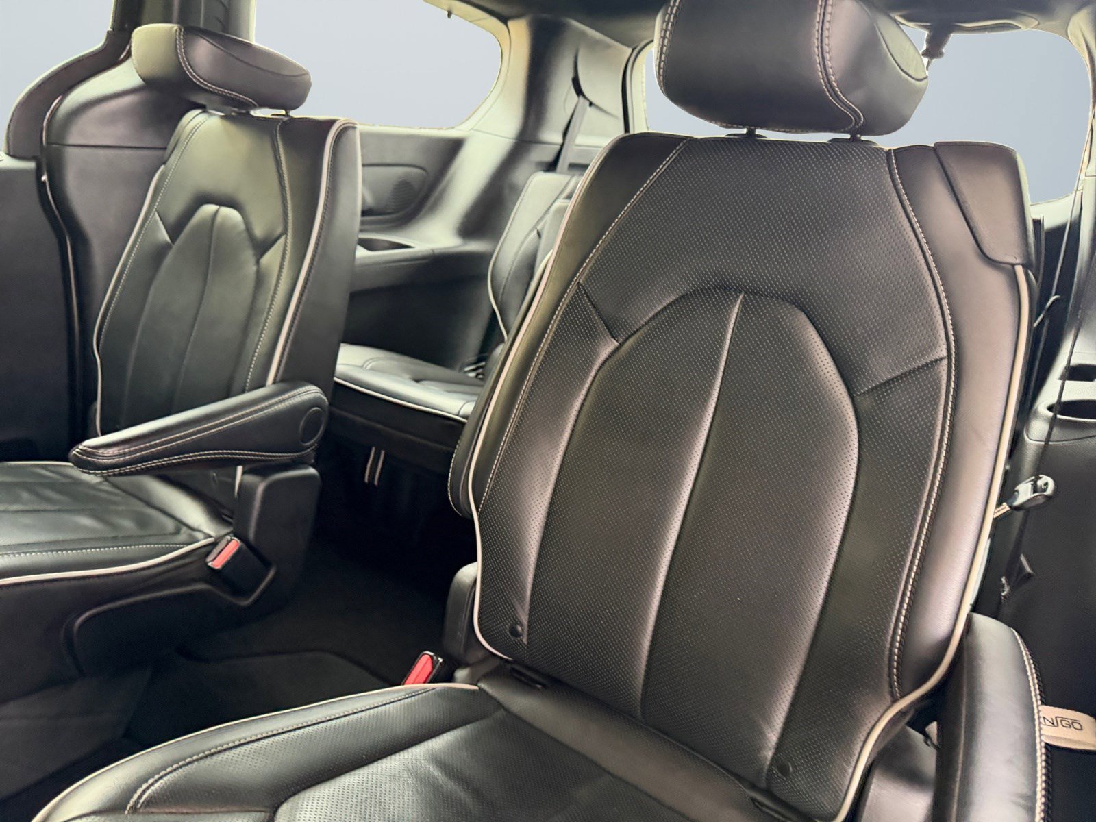 Used 2025 Chrysler Pacifica Limited image 15