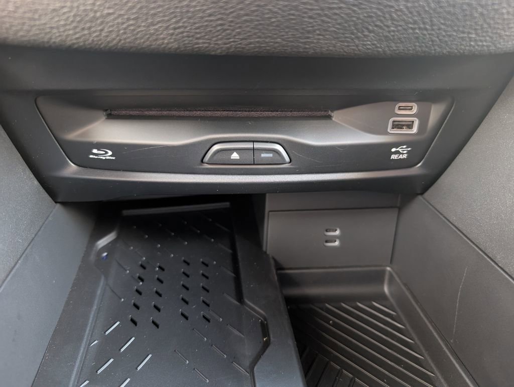 New 2026 Chrysler Pacifica Pinnacle w/ Trailer Tow Group FWD image 36