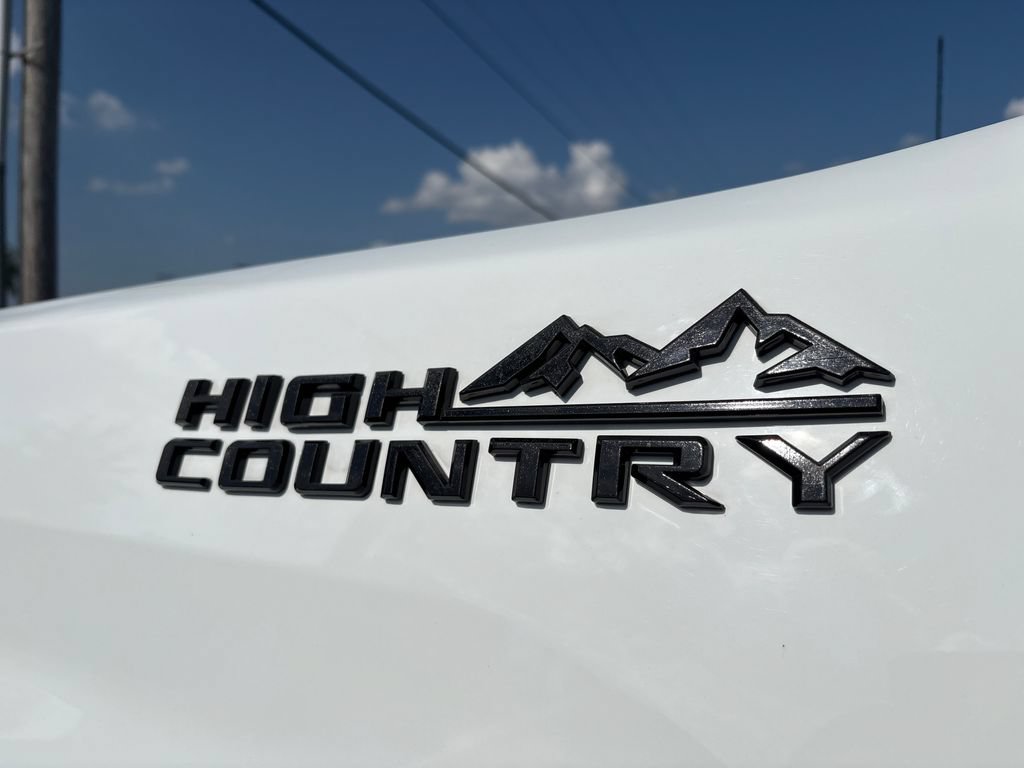 Used 2023 Chevrolet Silverado 2500 High Country w/ Technology Package AWD/4WD image 12