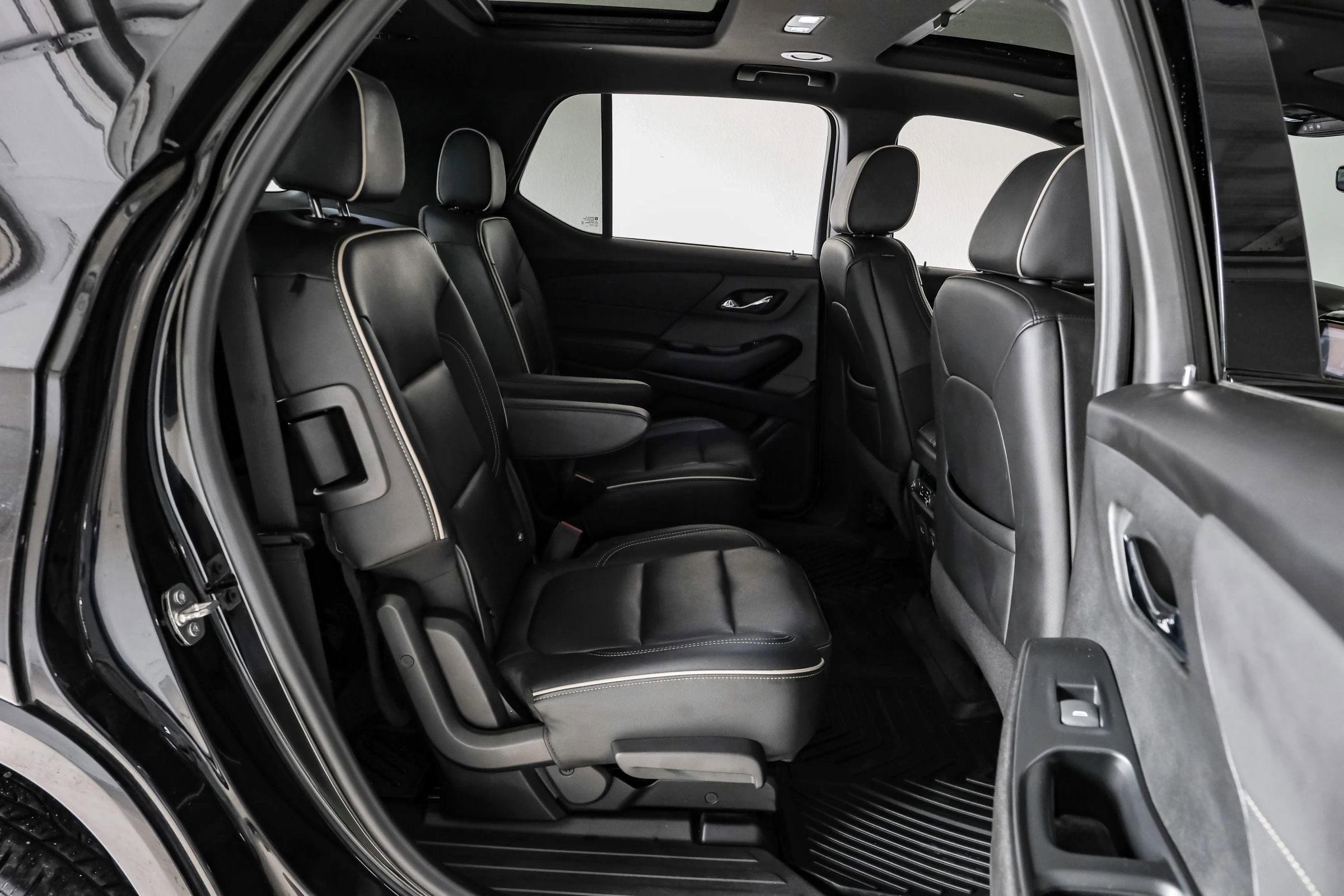 Used 2022 Chevrolet Traverse Premier w/ Redline Edition FWD image 44