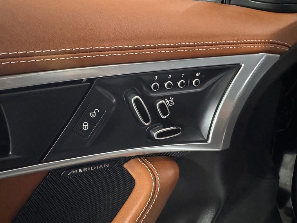 Used 2020 Jaguar F-TYPE R AWD/4WD image 33