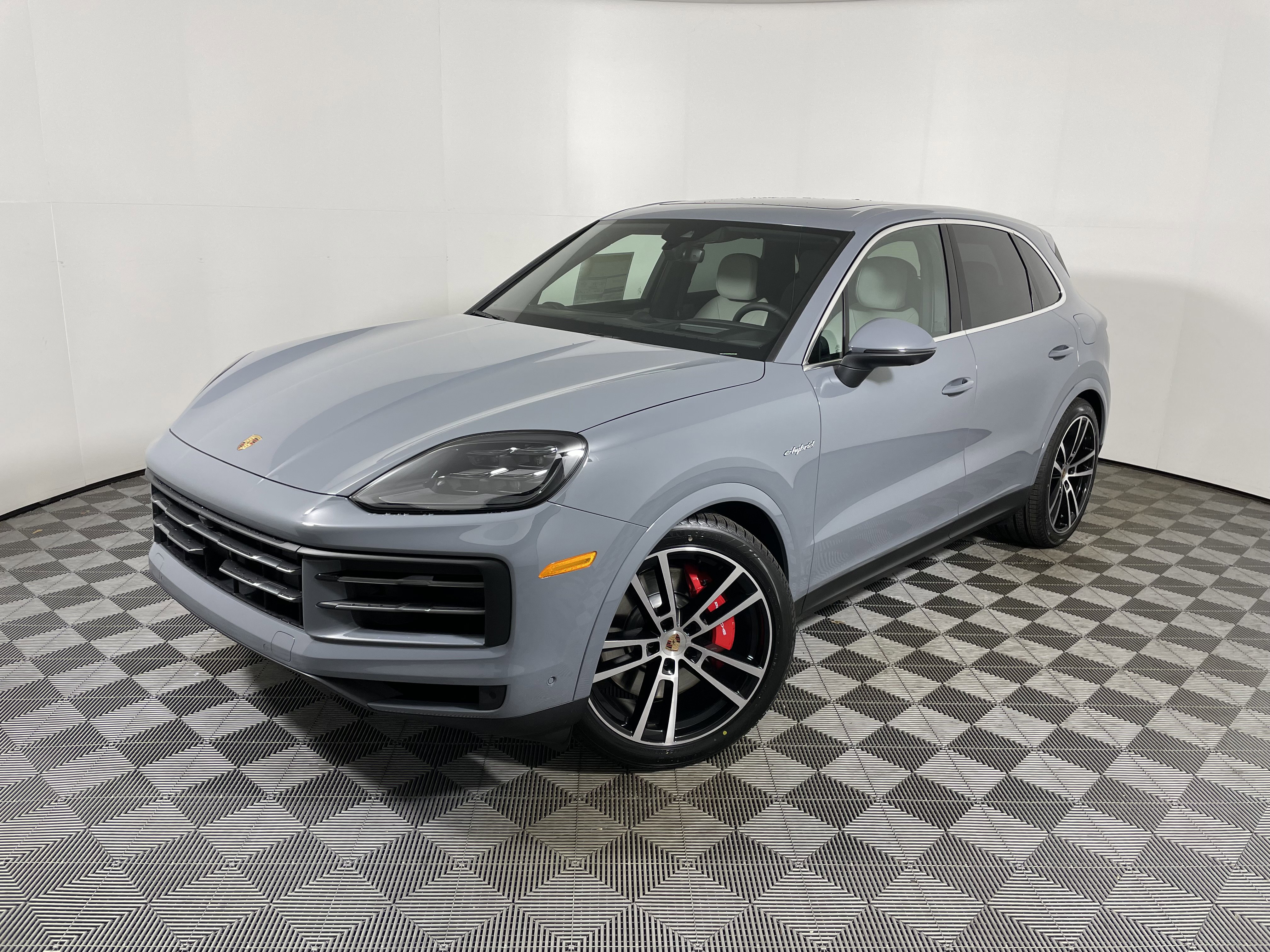 New 2026 Porsche Cayenne S image 1