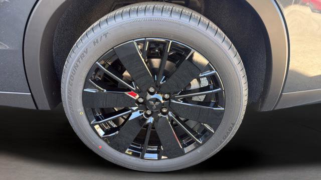 New 2026 Mitsubishi Outlander LE image 32