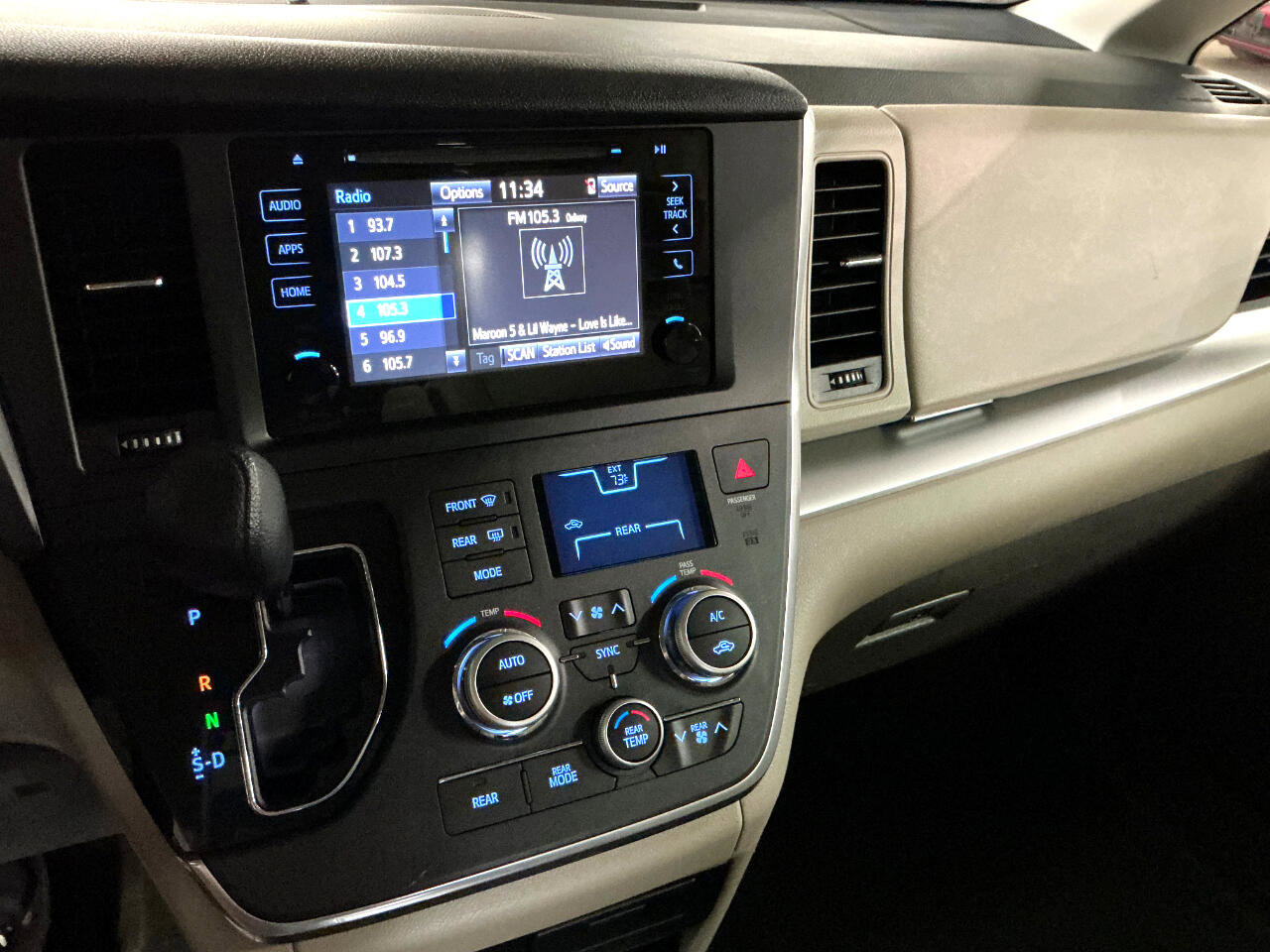 Used 2017 Toyota Sienna LE image 26